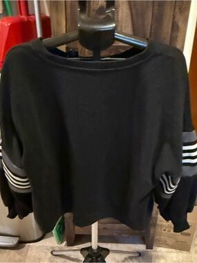 Eloquii plus size 22/24 Black Top/sweatshirt with puffy textured sleeves